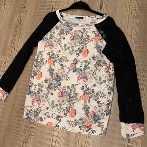 White floral shirt with beautiful lace sleeves